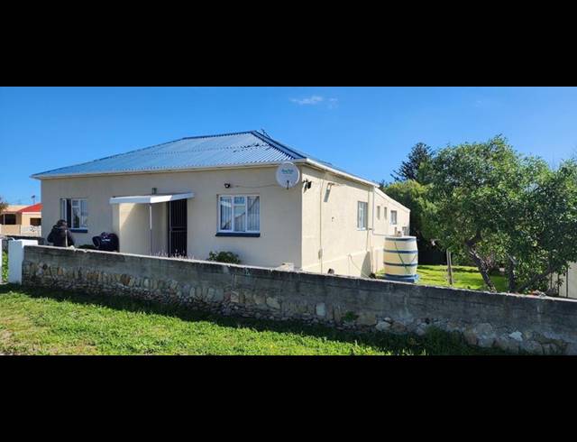 4 BEDROOM HOUSE FOR SALE IN GANSBAAI CENTRAL